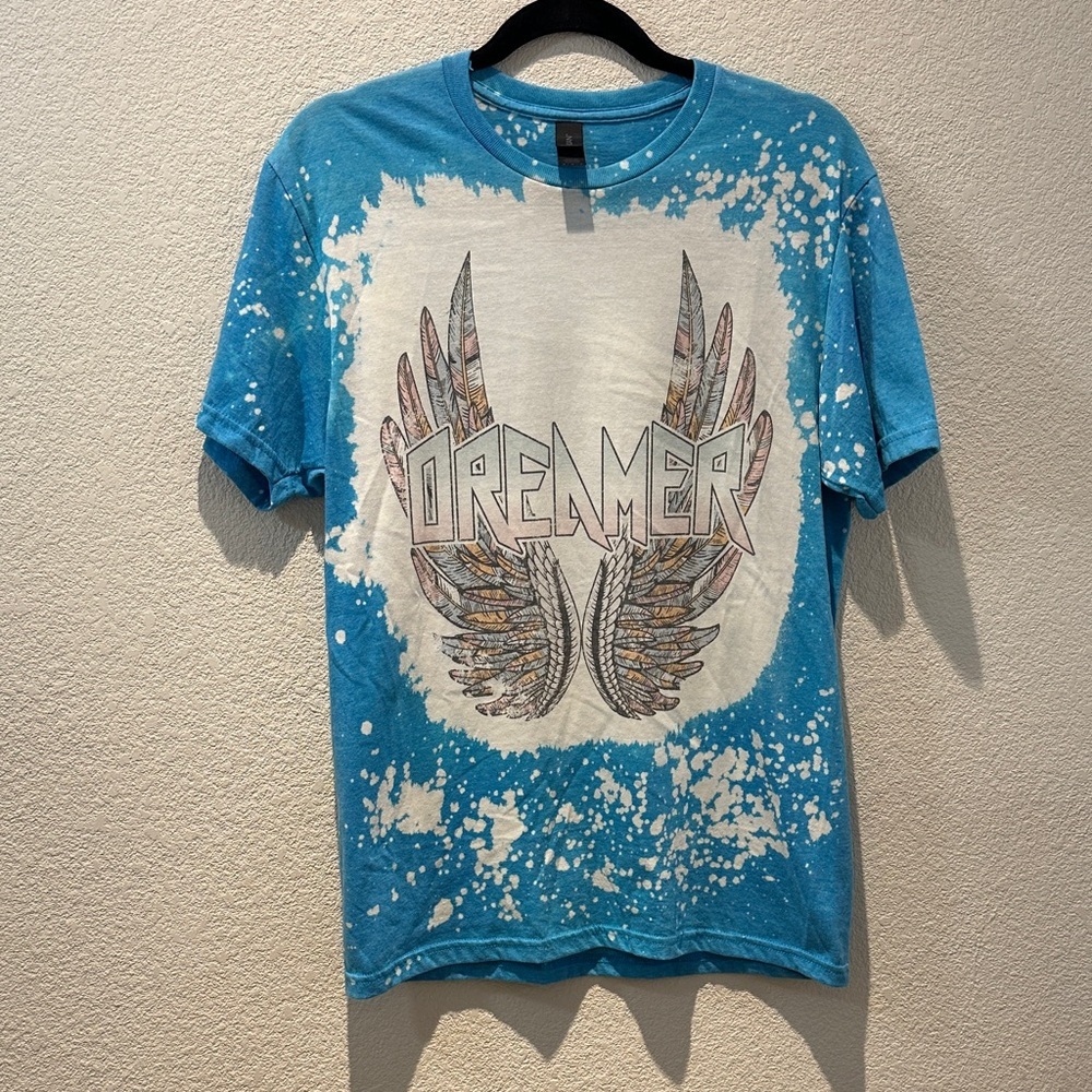 Gildan Blue 'Dreamer' Graphic Tee with Wing Design Size Med